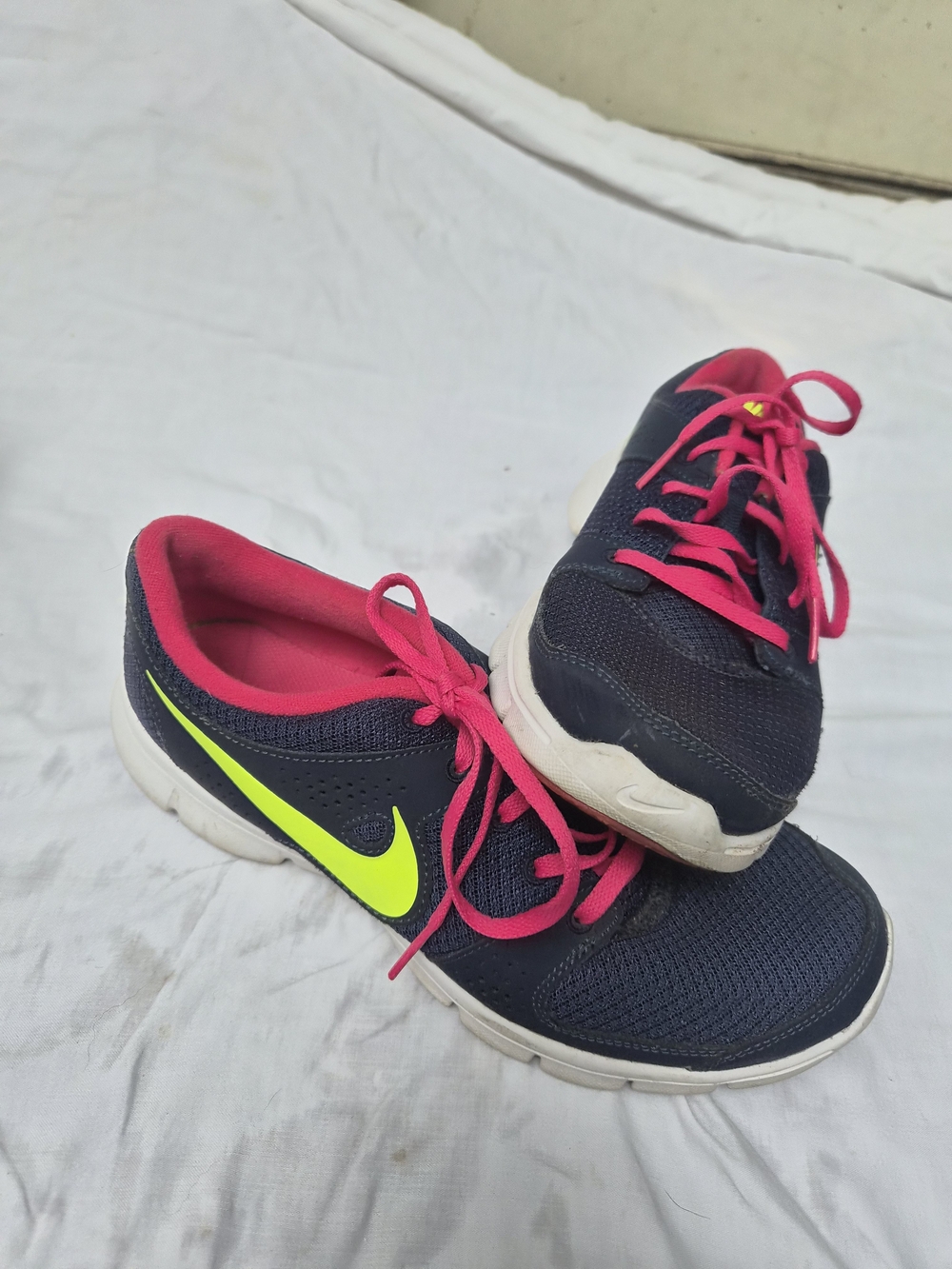 Nike Shoes Women's Size 8.5 Flex Experience Running 525754-402 Navy, Pink Yellow